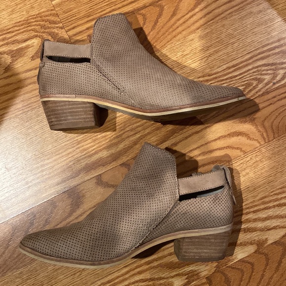 Tan/beige perforated Dolce Vita booties - Picture 2 of 5
